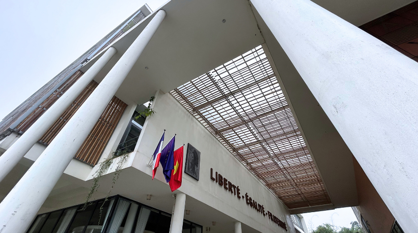 photo de l'entrée du Lycée Alexandre Yersin, Hanoï, Vietnam